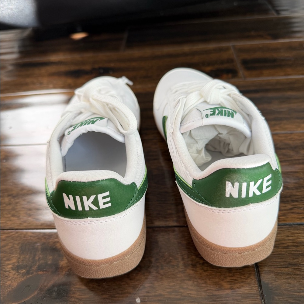 NWOT Nike Sneaker - Picture 9 of 10